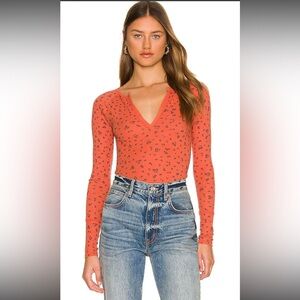 ‼️RARE‼️🎸FREE PEOPLE🎸🔥NWT🔥Billie Ditsy Floral Printed Long Sleeve Top in Red—S